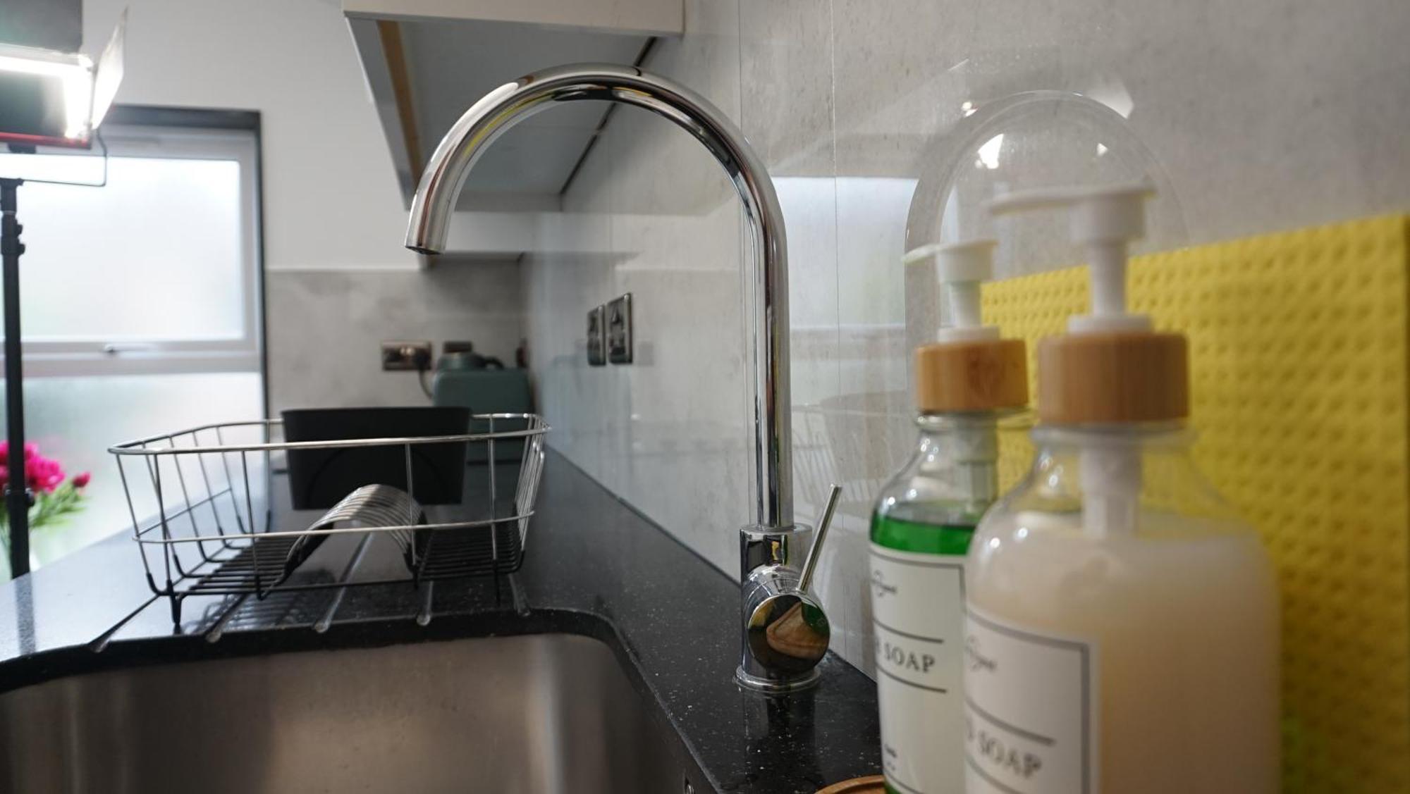 Beautiful London Home Sleeps 6, 2 Minutes To Metro Eksteriør bilde