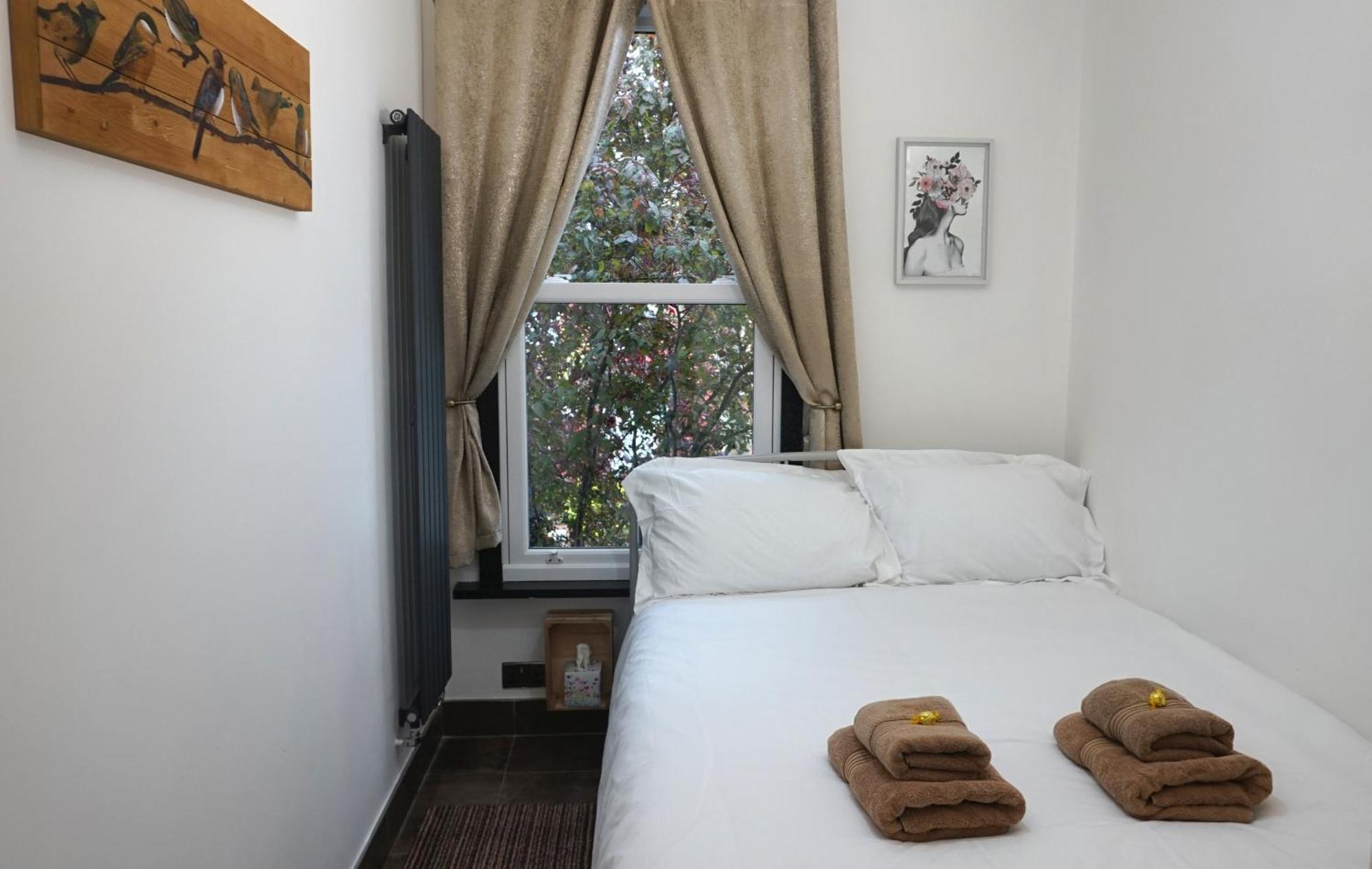 Beautiful London Home Sleeps 6, 2 Minutes To Metro Eksteriør bilde