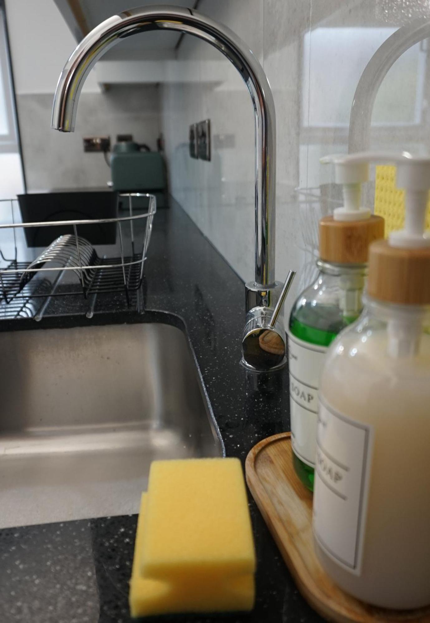 Beautiful London Home Sleeps 6, 2 Minutes To Metro Eksteriør bilde