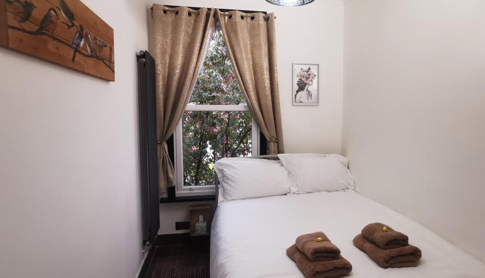 Beautiful London Home Sleeps 6, 2 Minutes To Metro Eksteriør bilde