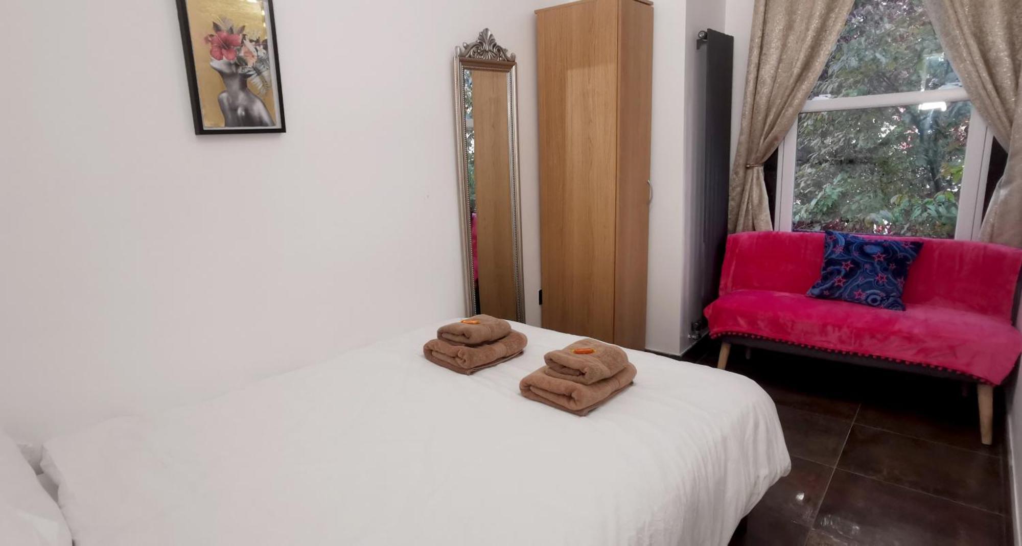 Beautiful London Home Sleeps 6, 2 Minutes To Metro Eksteriør bilde